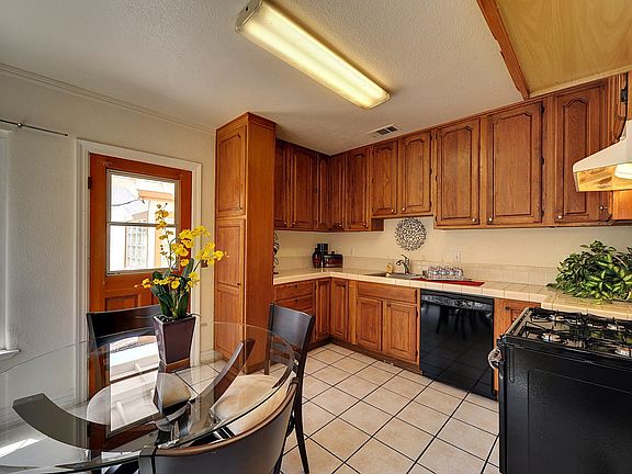 3rd image of 4046 Gion Ave