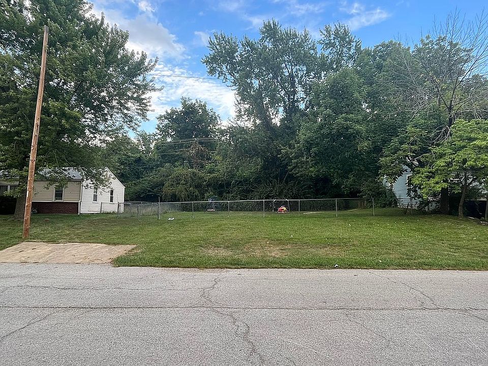 2nd image of 2621 N 61st Ter