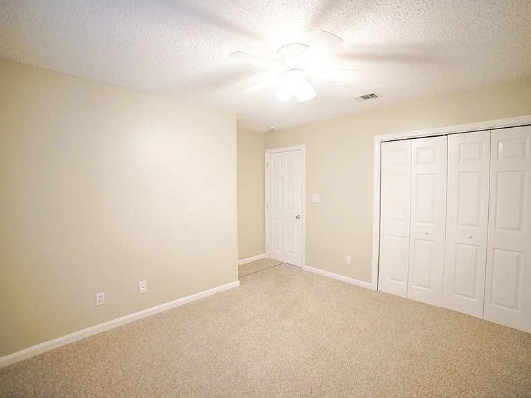 1100 Green Tree Ct #F — Photo 12
