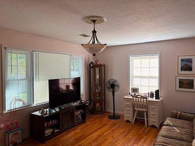 10th image of 622 Woodham Cir