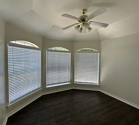 5th image of 313 Morene Ave