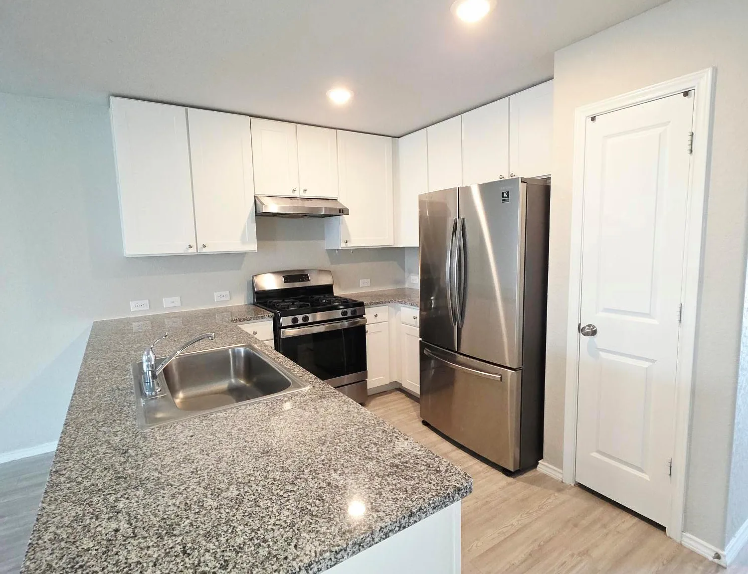 4 bed, 2.0 bath, 1625 sqft, $1,625 — Photo 4