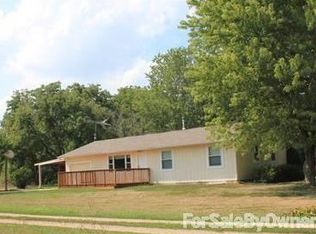 17517 Warren Rd, Maple Hill, KS 66507