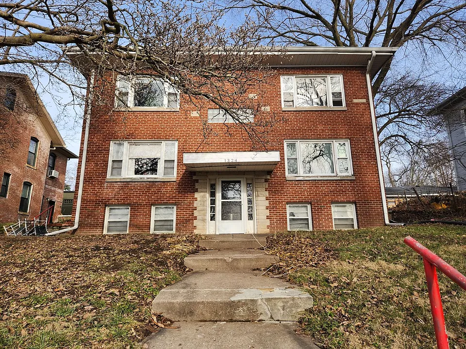 1324 E 10th St