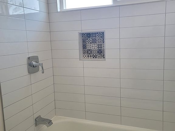 4th image of 6017 Lexington Ave #304