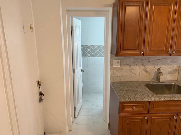 4th image of 1026 N Randolph St APT B