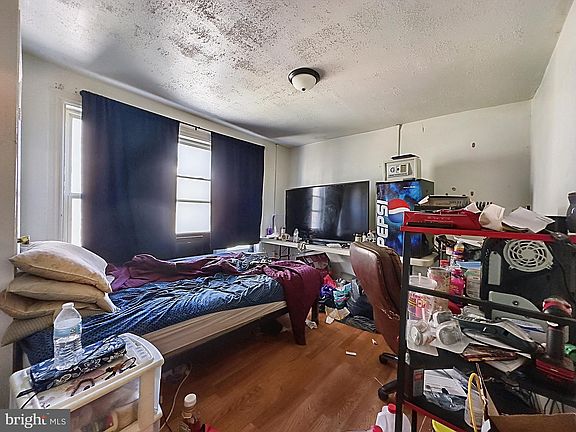 5th image of 1711 Apricot St