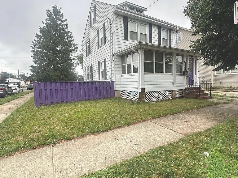 700 Schiller Ave — Photo 1