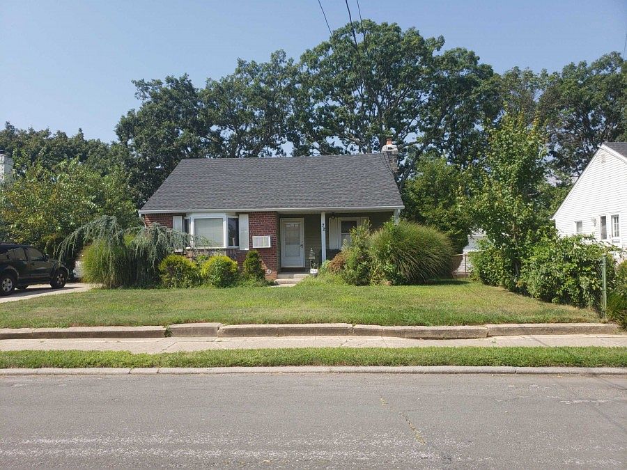 1st image of 72 Anderson Ave