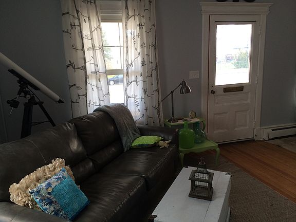 Living room with flatscreen