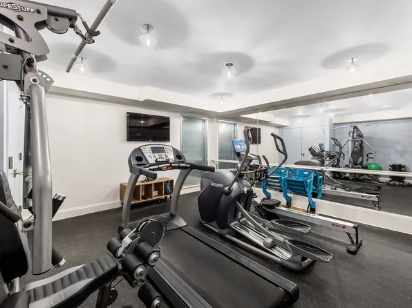 159 East 61st Street image 19 of 22