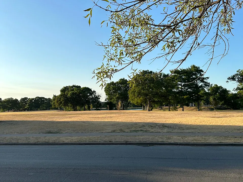LAKE CLIFF PARK