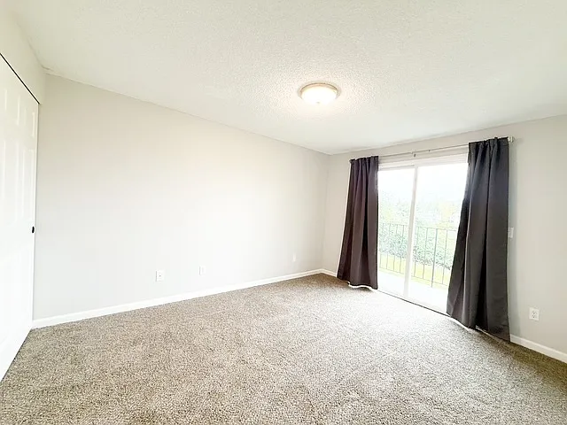 2508-2512 Crystal Springs Rd W — Photo 16