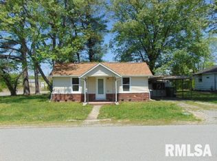 1117 W Church St, Benton, IL 62812