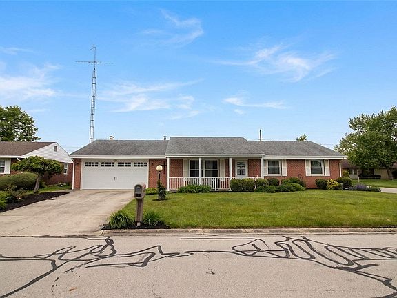 3rd image of 1352 Highland Dr