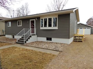 17 20th St SW, Watertown, SD 57201