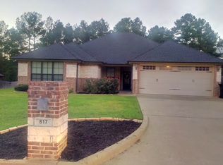 817 Crepe Myrtle Ln, Longview, TX 75604