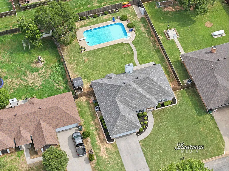 1215 Amherst St — Photo 30