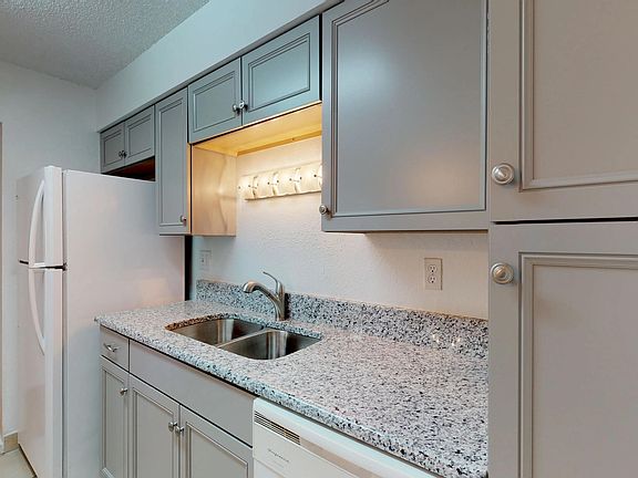 4th image of 3839 Montgomery Blvd NE APT 732