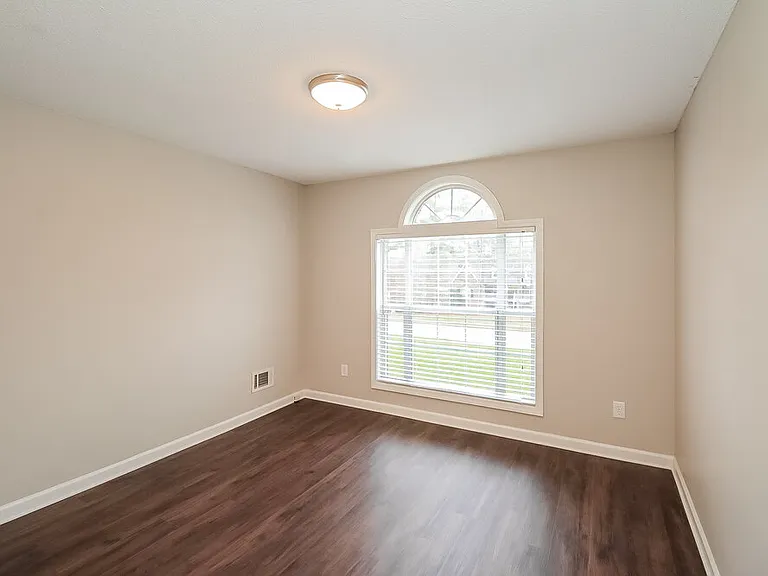 128 Alexander Dr — Photo 16