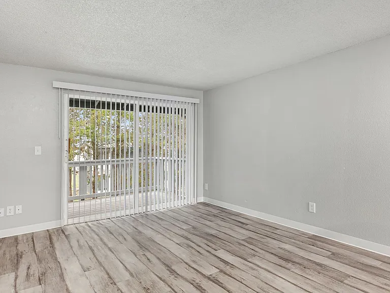 2550 N Vassault St — Photo 22