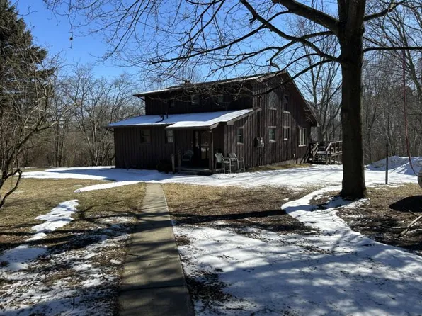 5774 Kelly Rd, Palms, MI 48465