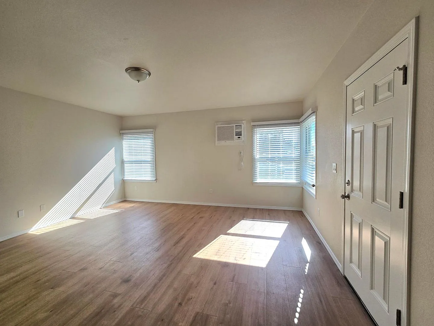 1 Month Free On A 12 Month Lease! Affordable 3 Bedroom, Fully Remodeled! — Photo 3