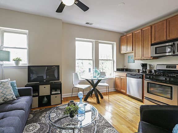 5th image of 1122 W Wellington Ave APT 305