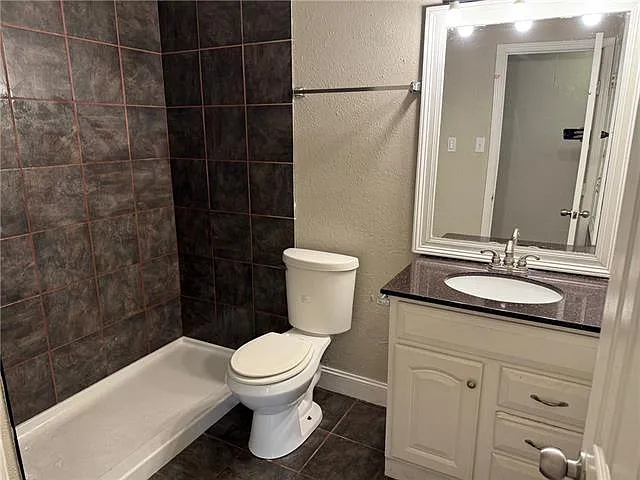 2717 Laurie Ln — Photo 10