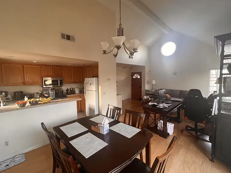 4639 Executive Dr — Photo 2