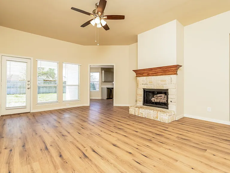211 Dove Mdws — Photo 3