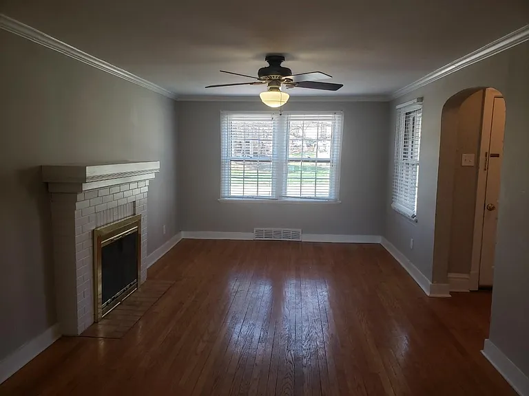 556 S Clay Ave — Photo 2