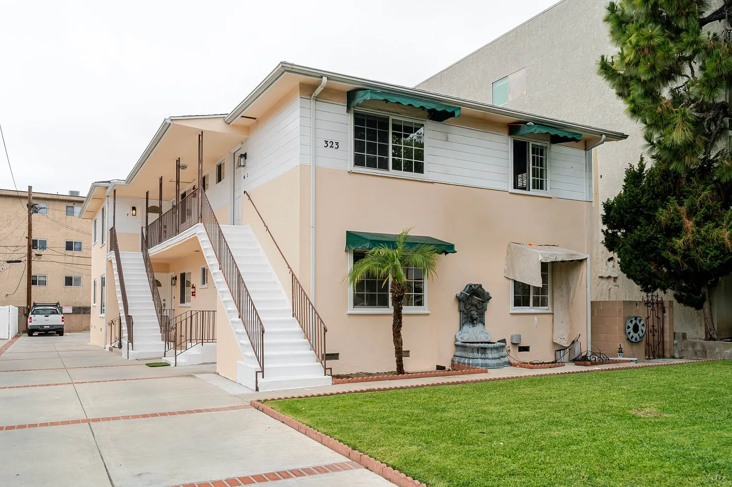 2 bed, 700 sqft, $3,100 — Photo 2