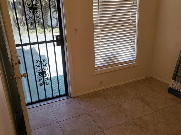 3rd image of 909 S Mesa St #3