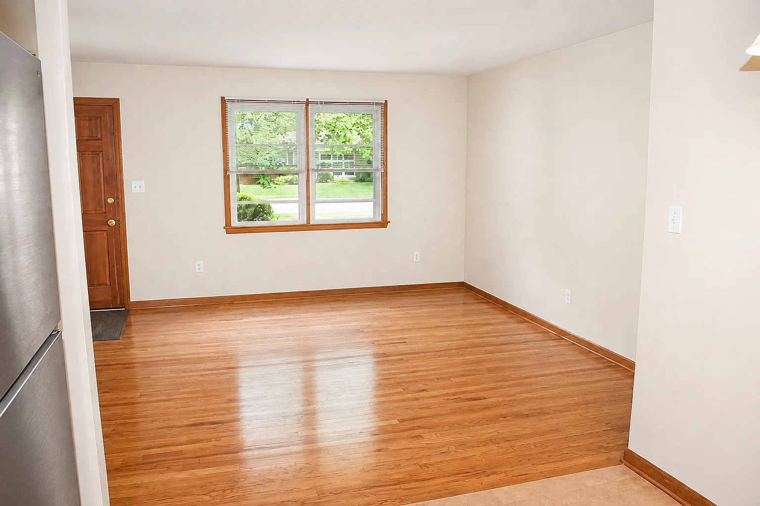 2 bed, 1000 sqft, $2,000 — Photo 2