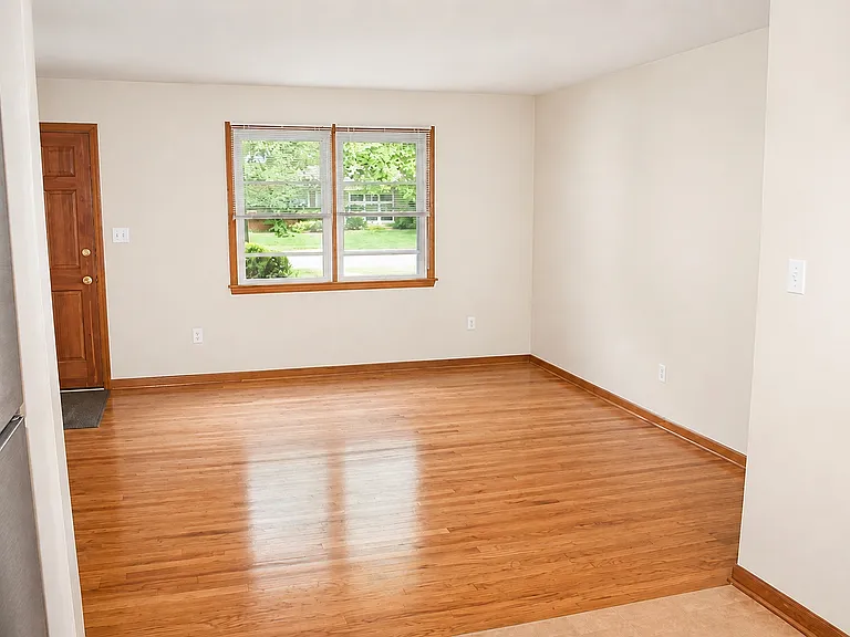1317-1319 University Dr #1317 — Photo 2