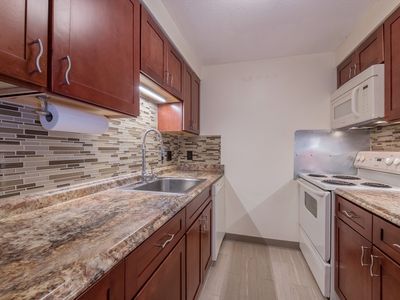 180 Main St APT F147, Bridgewater, MA, 02324