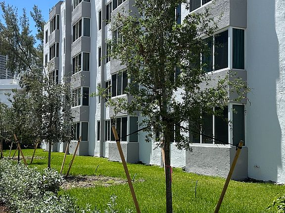 4th image of 250 180th Dr APT 409