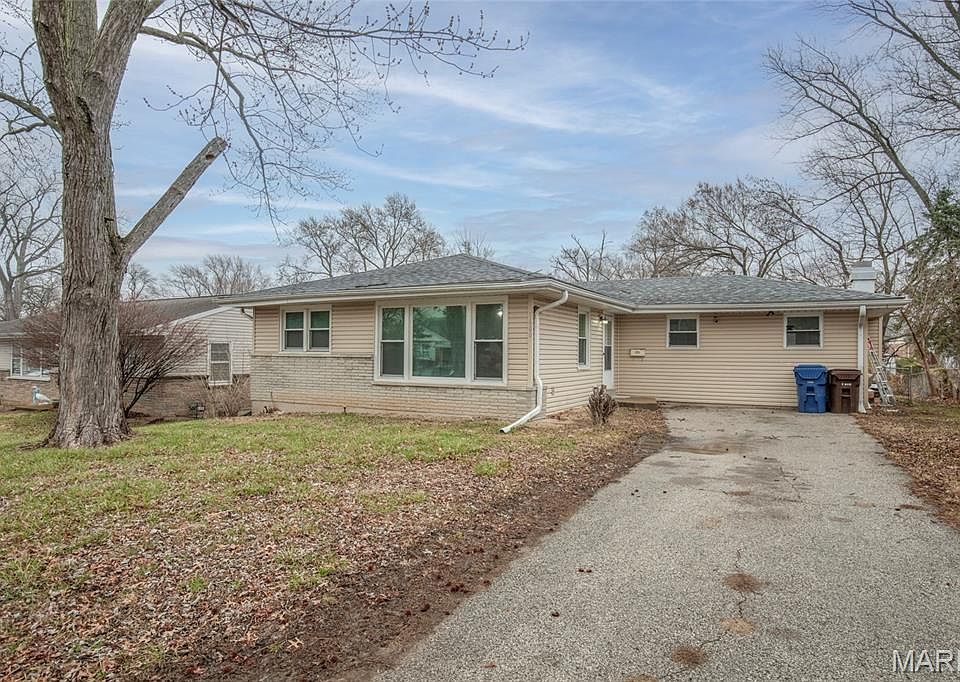 1st image of 1680 Clover Ln