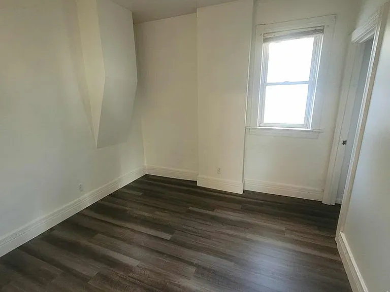 117 E Reed — Photo 3