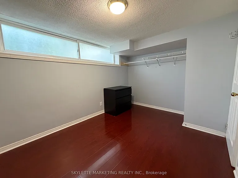 229 Zelda Cres #LOWER — Photo 13