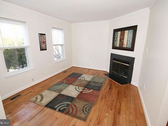 2nd image of 921 Barton Oaks Pl