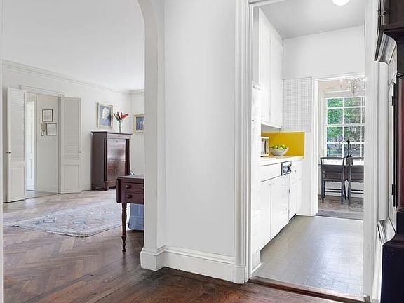 2nd image of 14 Sutton Pl S APT 6E