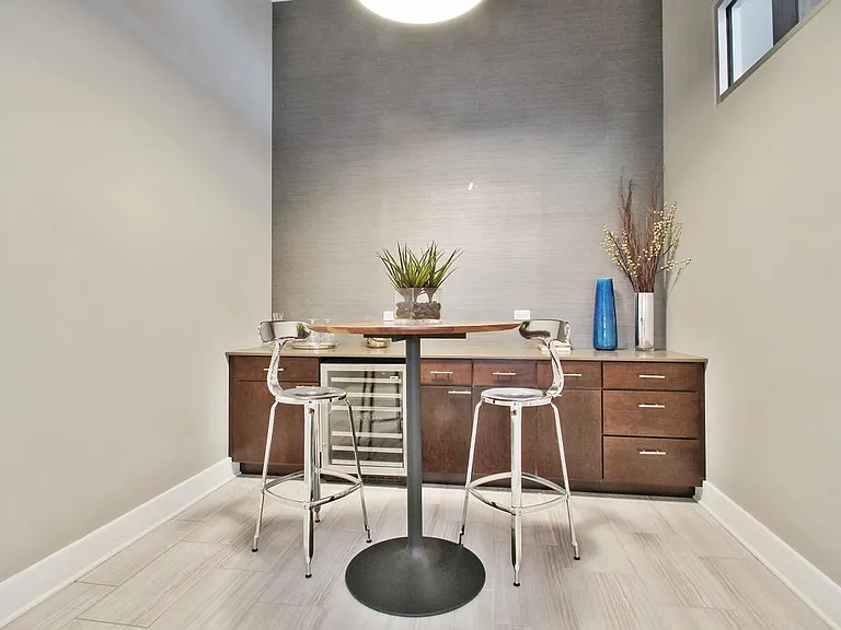 Midtown Square Apartments — Photo 21