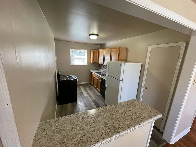 Nola Court Apartments — Photo 63