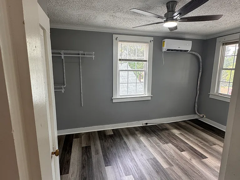 3508 Grand St — Photo 5