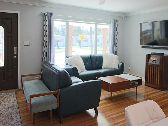Living Room - 18 x 11