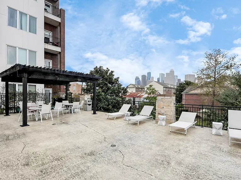 1900 Genesee St #204 — Photo 34
