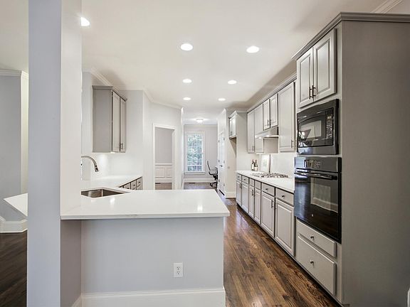 5th image of 3016 Gaston Cir SE
