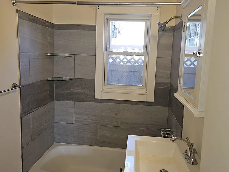 200 Main St #14 — Photo 9